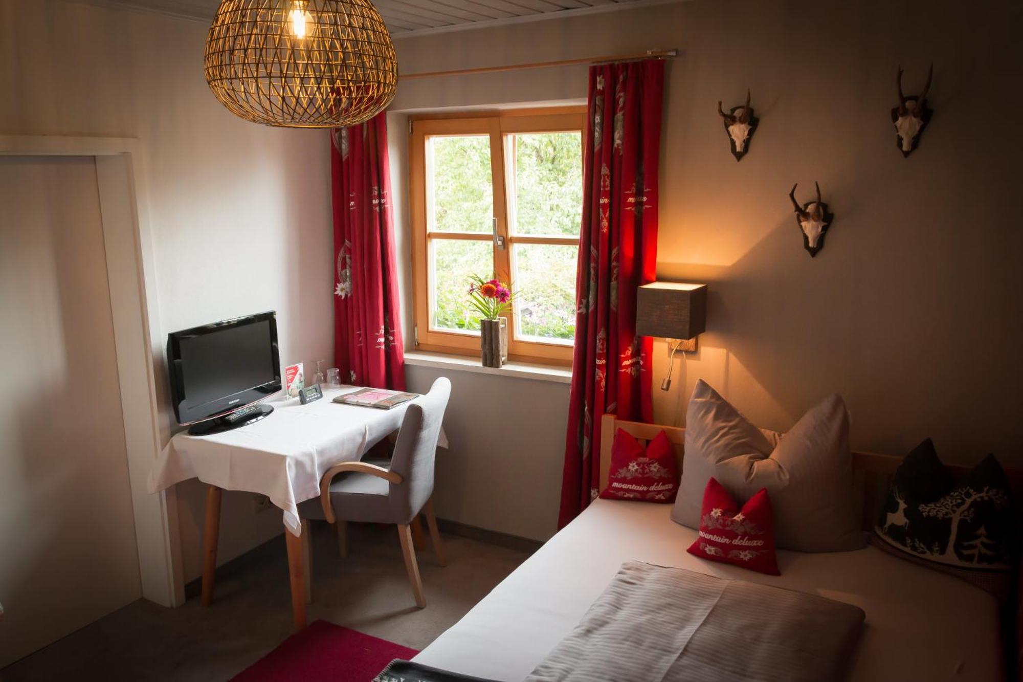 Gaestehaus Sattlerhof Bernau am Chiemsee Bagian luar foto